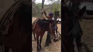 Montando a caballo!! en Caserio Esquipulas Cantón Nancintepeque Santa Ana