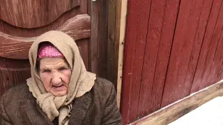 Раздал бабушкам хлеб/distributed bread to grandmothers/день добра/good day