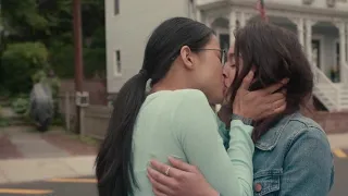 The half of it - Ellie and aster kiss