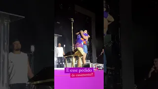 Fã faz Gusttavo Lima para o show em pleno Carnaval para pedir a mulher em casamento 😍👏 #shorts