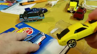 Hot Wheels 1998 1st editions yellow 70 Mustang mach 1 5 hole rim Variation rare unboxing review