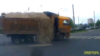 Очередной 'шумахер' на грузовике Shacman в Калуге