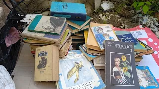 Книги з макулатури, що викинули, які знахідки? @Knyg_bai