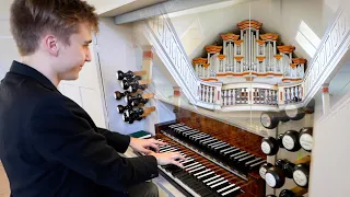 'Prelude in a Minor' on one of the most interesting Pipe Organs - J. S. Bach played by Paul Fey