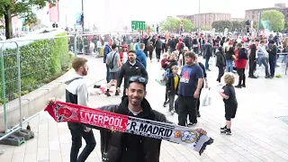 Welcome to Liverpool FC fans! Royal Albert Dock Liverpool's Victory Parade!