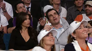 Modern Family : Gloria and Phill Kiss-cam, Final Photography | STS