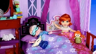 Barbie Frozen Family Evening Routine With Elsa & Anna Toddlers - Playdate