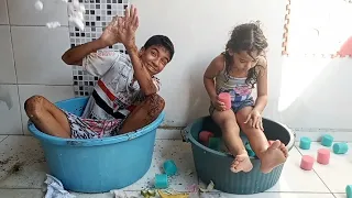 24 PIORES MANEIRAS DE FICAR EM UMA PISCINA... DEU MUITO RUIM