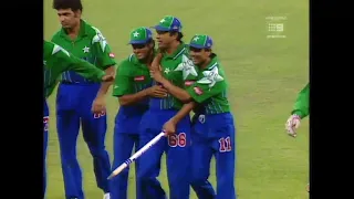 Carlton & United 2nd Final 97 Highlights. Pakistan vs West Indies. Pakistan Maiden World Series Cup