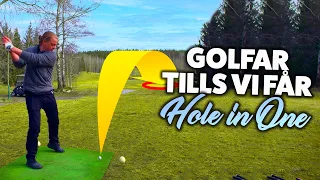 ENSAMMA PÅ GOLFBANA