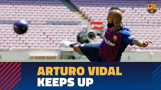 Arturo Vidal touches the ball for the first time as a Barça player