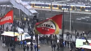 Grimmige confrontatie Feyenoord en PSV supporters na afloop