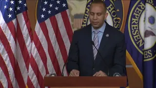 Rep. Hakeem Jeffries announces bid for House Democratic leader