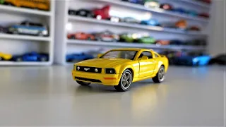 Cars model reviewed on the table