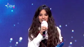 Camila Cabello aceptando su premio por " Best Female"  en The Global Awards