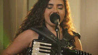 Bella Raiane e Banda - Ao vivo - Cúmbia do Amor (Calypso)