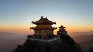 中国洛阳老君山，不允许外国人进入的景区，远赴人间惊鸿宴，老君山上吃泡面，一睹人间盛世颜，无人机差点失联！记录中国洛阳老君山景区无人机信号丢失自动返航全过程！