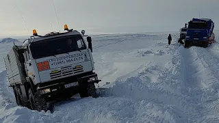 объезжаем затор по тундре, дальше ещё веселее, зимник 2022