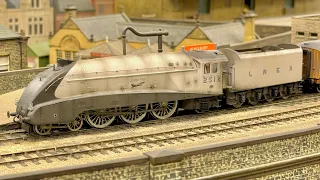 Hornby LNER A4 class 2512 "Silver Fox" running on Dewsbury Midland