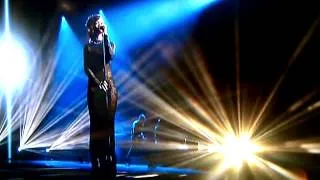 rihanna singing live on xfactor - new single  - 25/11/2012