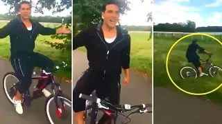 Akshay The KHILADI Kumar Fall off The Bicycle | Bollywood Rewind