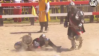 Wild and brutal punches and knockouts on buhurt! Fury and power of medieval swordsmanship!
