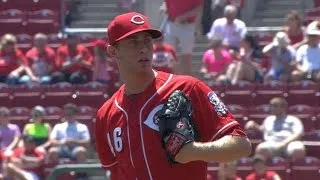 PHI@CIN: Moscot earns first Major League victory