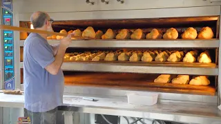 The secret midnight routine of southern Italian bakers revealed! Panificio Perrone【Matera,Italy】