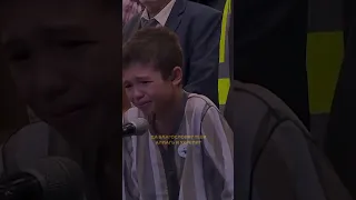мальчик заставил всех плакать