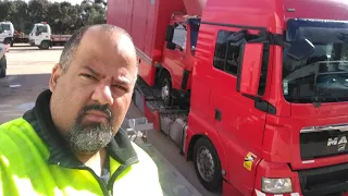 Em Portugal carregando caminhão e fazendo  duas entregas.