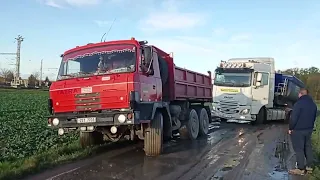 Tatra 815 V12 tahá naložený tahač z Pole