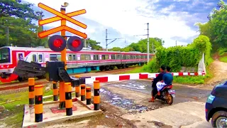 RAILROAD CROSSING | Lampu FLASHERNYA TERANG Perlintasan Kereta Api 171