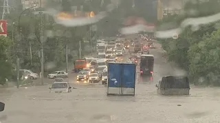 Саратов тонет: грозовые ливни затопили часть города #Saratov #thunderstorm #flood