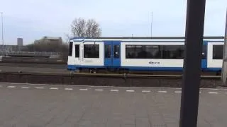 GVB 104 + 99 vertrekken uit Station Amsterdam RAI