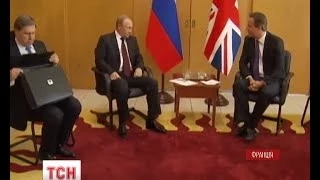 Британський прем'єр не потис руки Путіну під час зустрічі у Нормандії