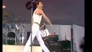 Freddie Mercury cantando música gaúcha no Live Aid