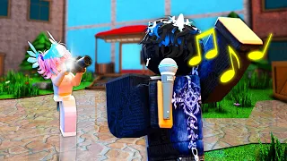 I CAUGHT KYLE SINGING 🎤😂 *MM2 FUNNY MOMENTS*