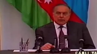 Heydər Əliyev Xalqı Prezident Aparatının önünə çağırdı (Oktyabr 1994)