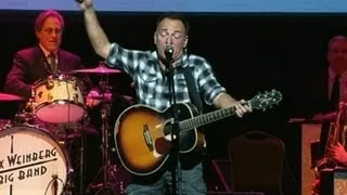 Bruce Springsteen, Ricky Gervais Join Stars for 'Stand Up for Heroes' Benefit