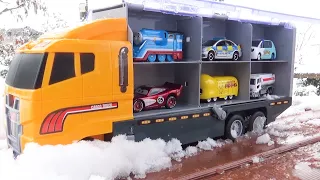 50 cars and trains ☆ Cleanup Convoy ［Police car and blue, green, orange truck］