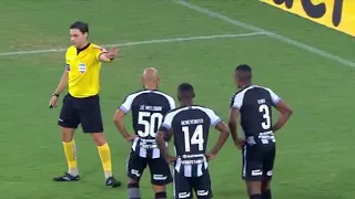 ÁRBITRO INVENTA PÊNALTI PARA O BRAGANTINO E IGNORA A FAVOR DO BOTAFOGO