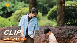 YiBo taught Juanjuan how to play with skateboard.《天天向上》Day Day Up【MGTV English】