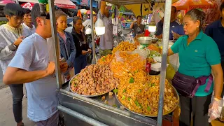 People Line Up for Crispy Fried Chicken Intestines, Hot Wings & Feet | Cambodian Street Food