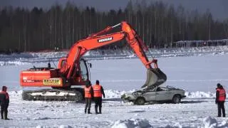 "Сияние Севера - 2013": Экскаватор против Шестёрки.mp4