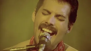 QUEEN - WE WILL ROCK YOU  & WE ARE THE CHAMPIoN MONTREAL 1981