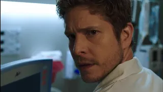 #TheResident: 1x01 - Nic flags Conrad turning off Chloe's devices, but he goes back