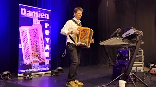 Damien POYARD. Avec les danseurs de bourrées à Digoin (71).