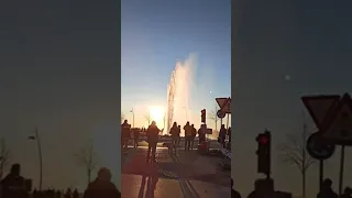 Der Geysir von Monheim am Rhein bricht aus