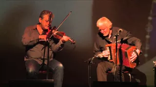 The Máirtín O'Connor Band plays the Inagh Valley set: Traditional Irish Music from LiveTrad.com