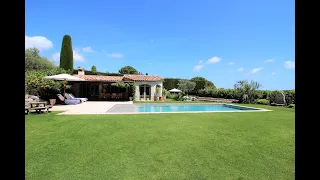 Mas provençal en pierre avec jolie vue jusqu'à la mer à vendre à Mougins quartier des Colles